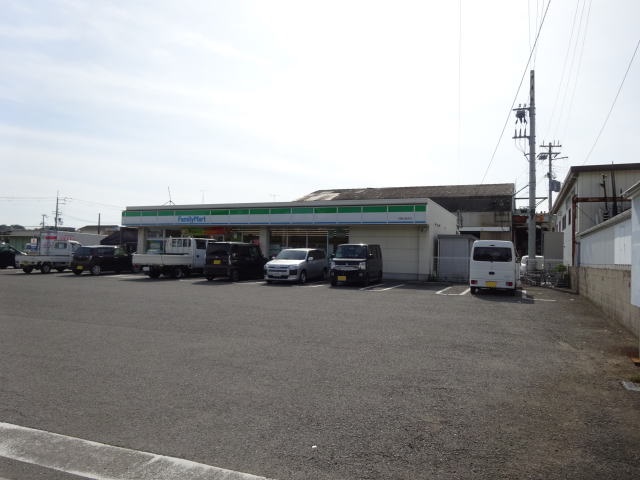 コンビニ　ファミリーマート和歌山西浜店様（コンビニ）まで586m