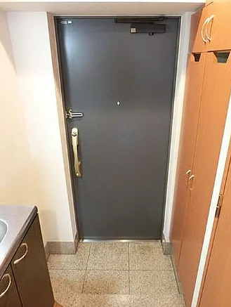 玄関　別部屋の画像を使用しております。