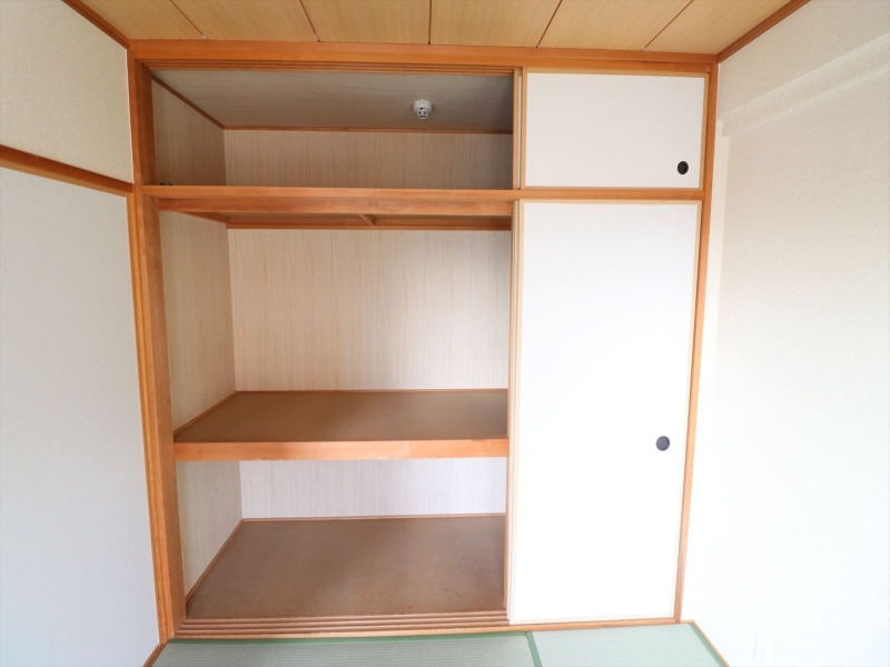 その他設備　和室の押入れ収納