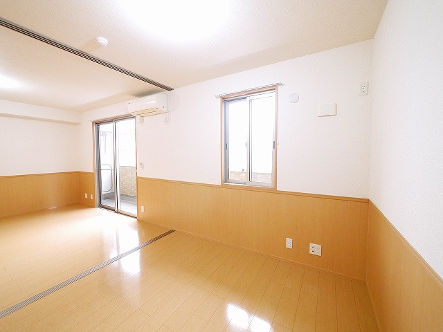 その他部屋・スペース　広くて明るい寝室