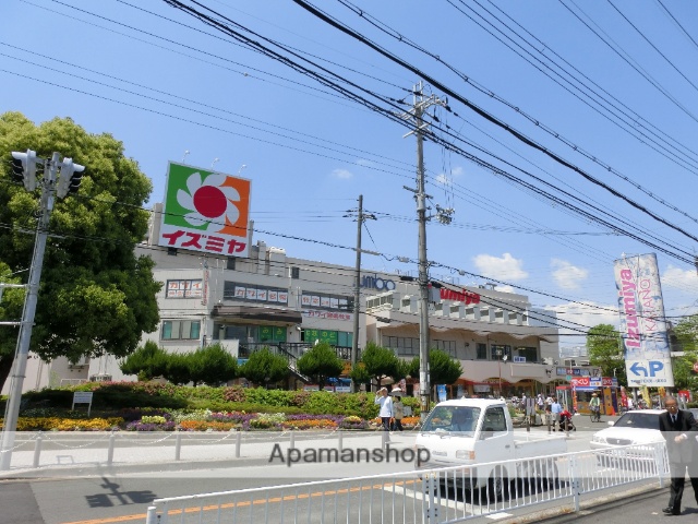 スーパー　イズミヤ交野店（スーパー）まで542m