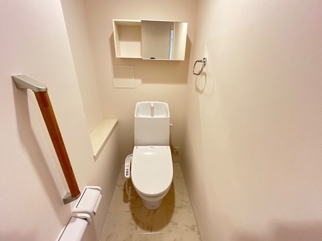 トイレ　温水洗浄便座付きのトイレです♪(同建物の別部屋の写真です。)
