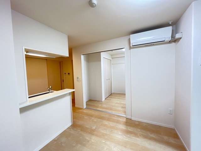 その他設備　エアコン完備で年中快適です♪(同建物の別部屋の写真です。)