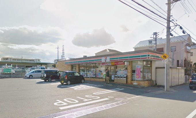 コンビニ　セブン-イレブン松戸三ヶ月店（コンビニ）まで423m