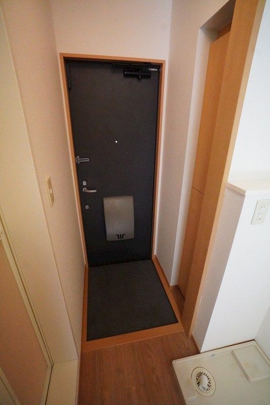 玄関　別部屋参考写真となります