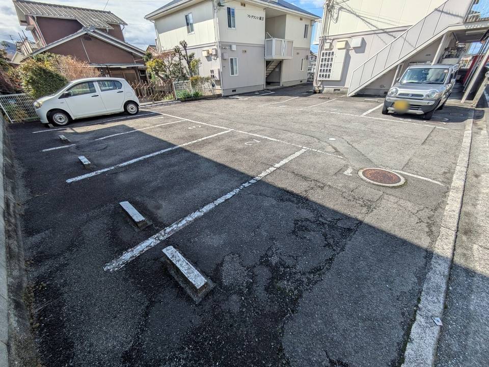駐車場　駐車場