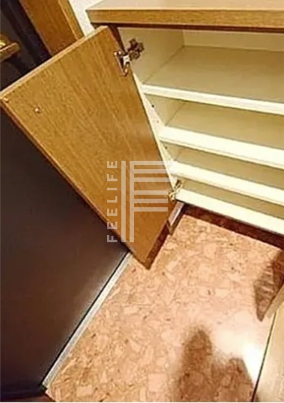 玄関　同間取り別部屋の写真です、ご参考までに。