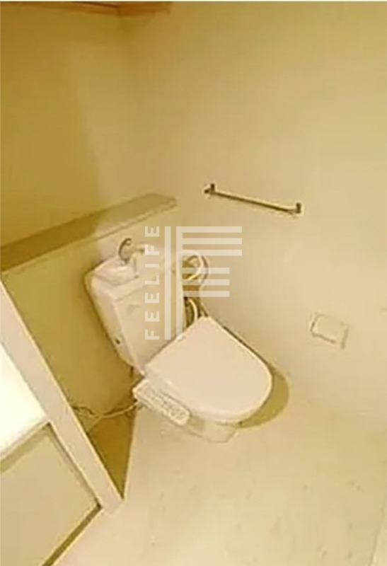 トイレ　同間取り別部屋の写真です、ご参考までに。
