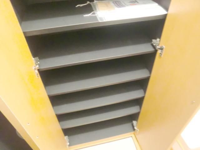 その他設備　★玄関横には下駄箱もございます★