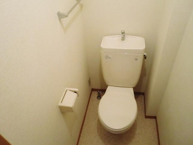 トイレ　★トイレにコンセントもあるのでウォシュレットが取り付け可能…