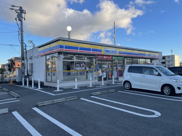 コンビニ　ミニストップ　瑞穂朝日大学前店（コンビニ）まで682m