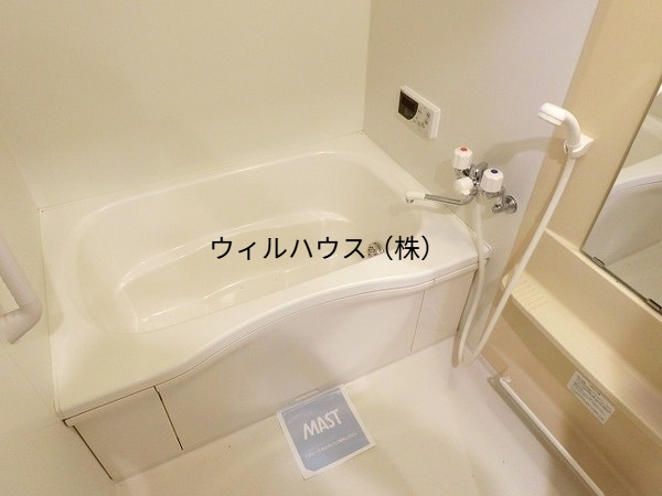 バス・シャワールーム　浴室乾燥機、追い焚き機能付きバス！