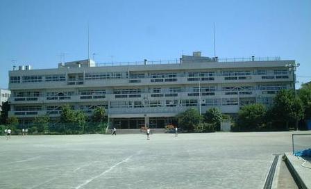 中学校　国分寺市立第二中学校（中学校）まで745m