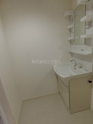 洗面設備　朝に便利な独立洗面台♪