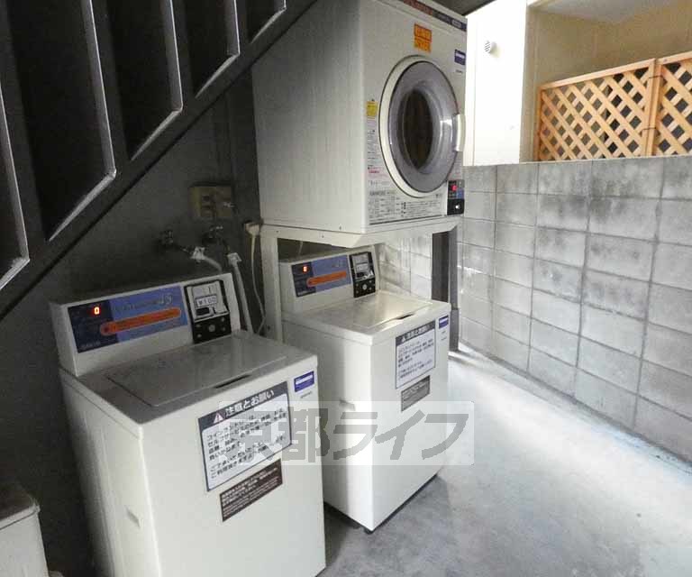 その他　共用の洗濯機です