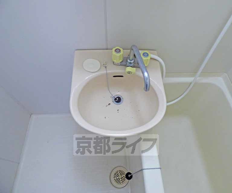洗面設備　洗面台付いてます。
