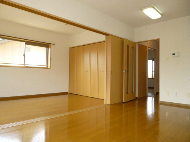居室・リビング　中部屋には出窓はありません。※別部屋参照