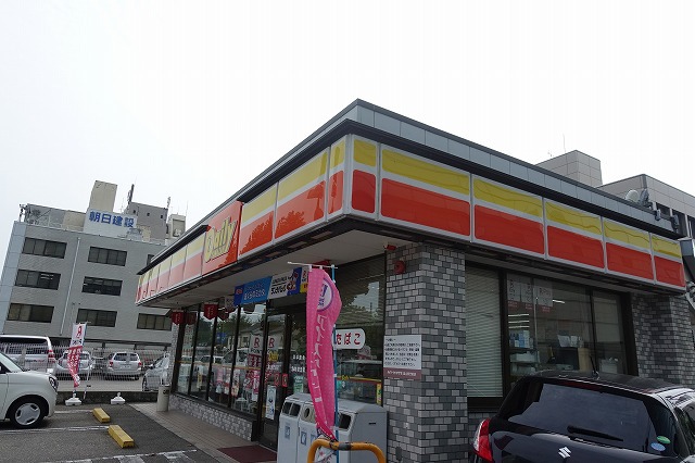 コンビニ　デイリーヤマザキ（コンビニ）まで776m