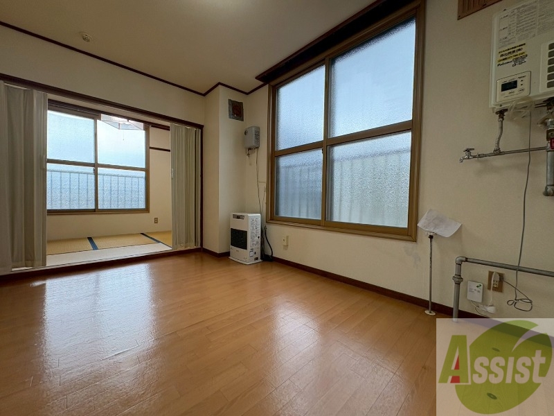 居室・リビング　広くてキレイなお部屋が広がっていて、充実した生活が送れそう。
