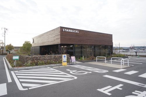 飲食店　スターバックス（飲食店）まで536m