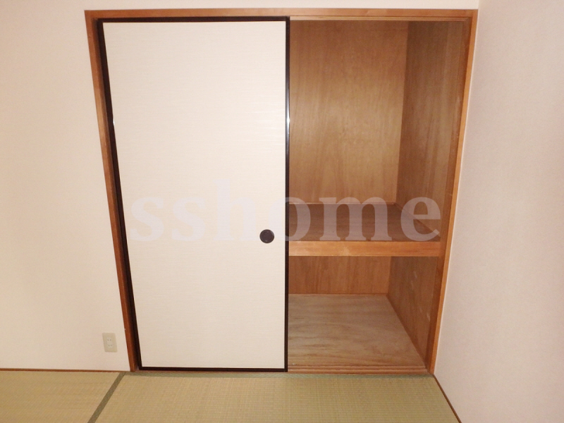 収納　奥行きのある押入は収納力高いですね
