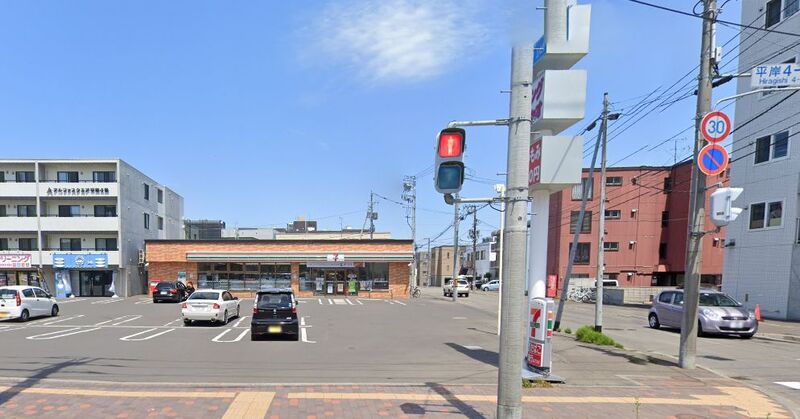 コンビニ　セブンイレブン札幌平岸4条店（コンビニ）まで236m