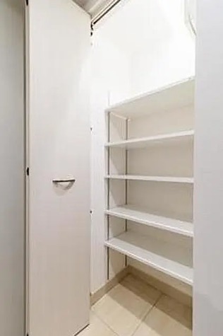玄関　※別部屋の参考写真です。