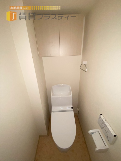 トイレ　収納棚付き