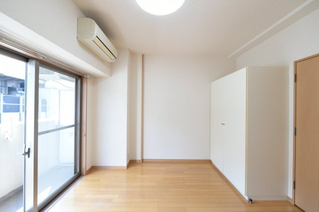 その他　広々とした洋室です