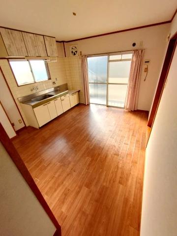 居室・リビング　２面採光の明るいお部屋