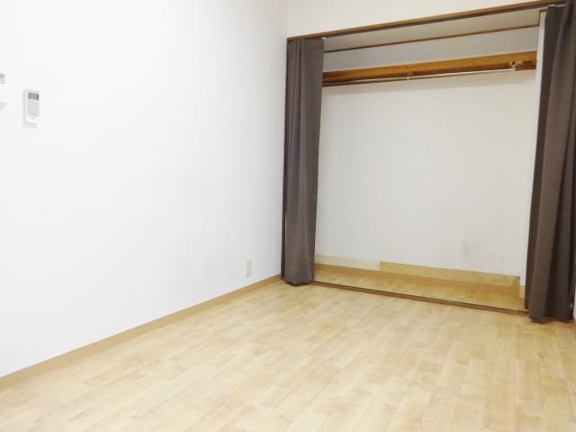 その他部屋・スペース　収納付き洋室です。