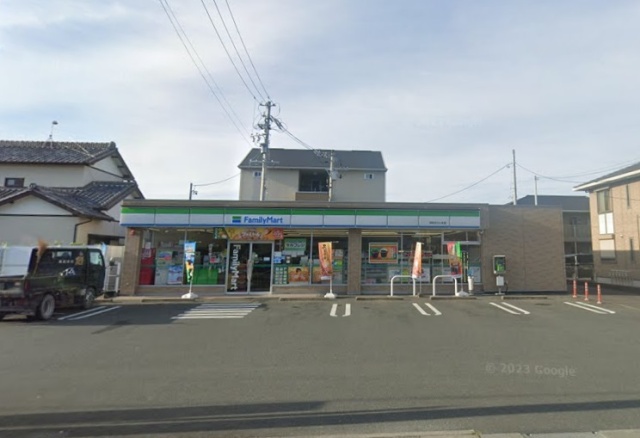 コンビニ　ファミリーマート　浜松きたじま店（コンビニ）まで300m