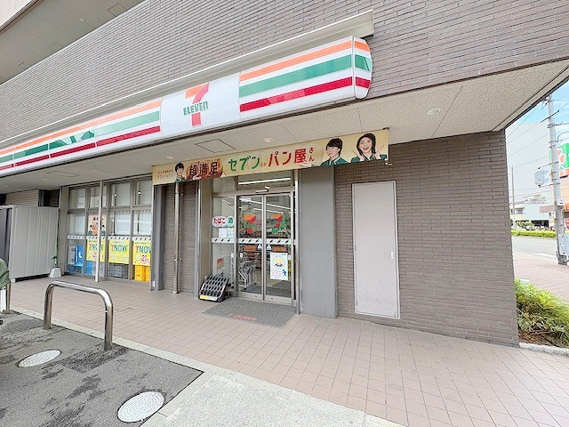 コンビニ　セブンイレブン　大阪中道4丁目店（コンビニ）まで24m