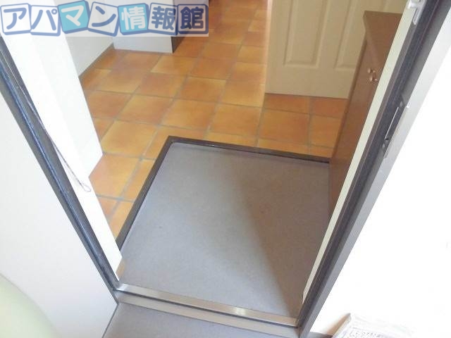 玄関　※別号室のお写真になります