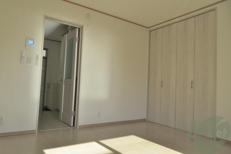 その他部屋・スペース　寝室は広々としたお部屋でゆっくり休めます。