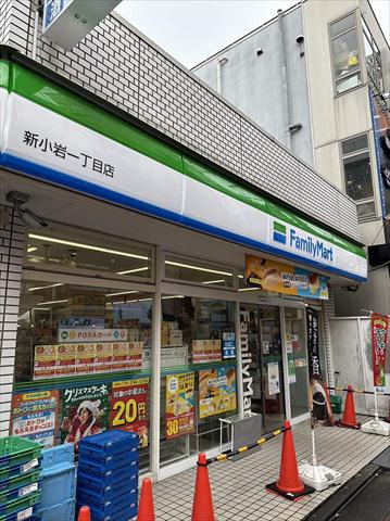 コンビニ　ファミリーマート新小岩一丁目店（コンビニ）まで215m