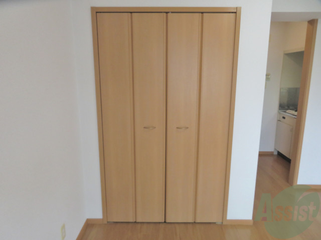収納　収納はこちらのクローゼットをお使いください。