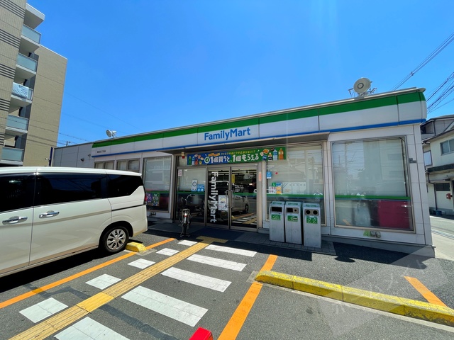 コンビニ　ファミリーマート東粉浜三丁目店（コンビニ）まで718m
