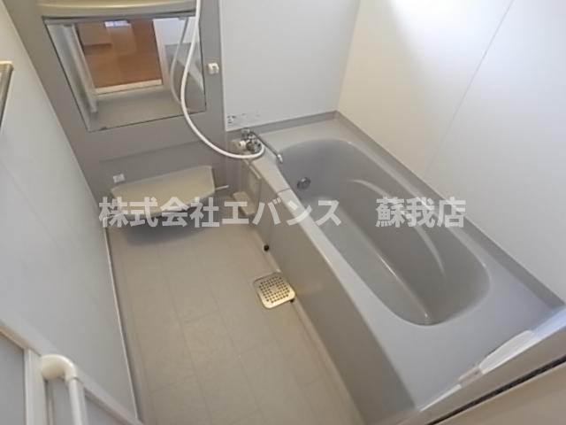 バス・シャワールーム　落ち着いた空間のお風呂です