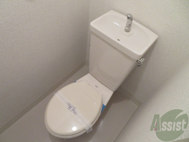 トイレ　こちらはトイレです。清潔感があり、安心して使用できます。