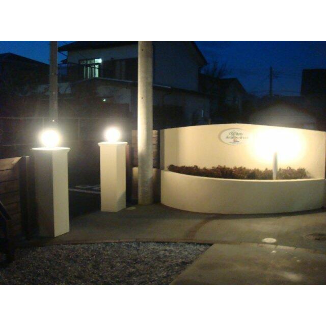 建物外観　お帰りの時間は花壇がお出迎え