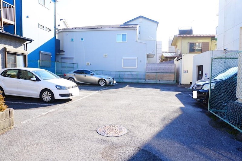 駐車場　敷地内駐車場（空き要確認）