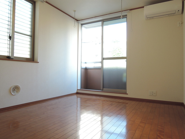 居室・リビング　★明るい２面採光の角部屋です★