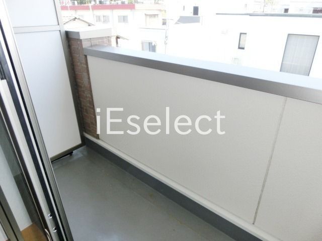 バルコニー　日当たり良好なバルコニー