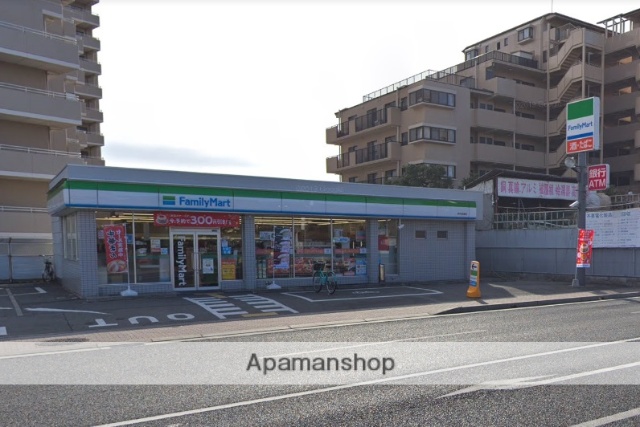 コンビニ　ファミリーマート（コンビニ）まで559m