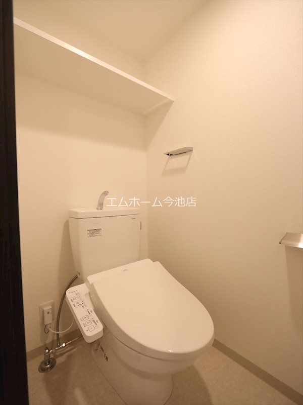 トイレ　温水洗浄便座付トイレ