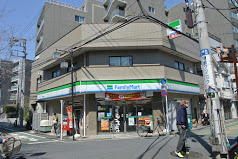 コンビニ　ファミリーマート 四谷若葉店（コンビニ）まで35m