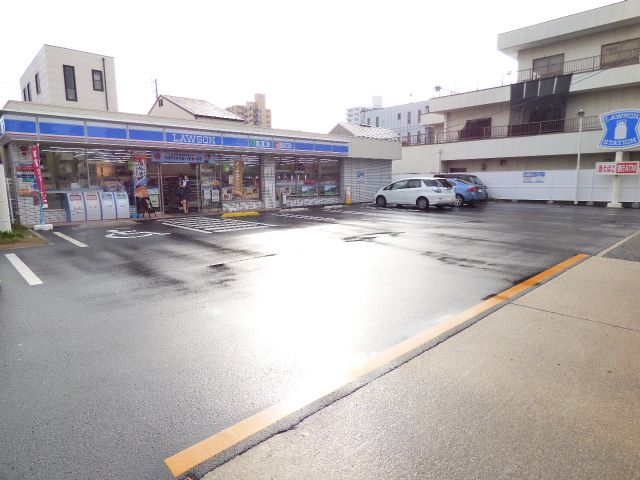 コンビニ　ローソン（コンビニ）まで330m