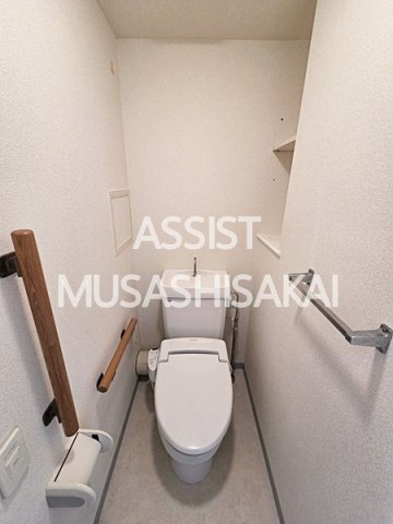 トイレ　写真：設備同仕様の別物件です