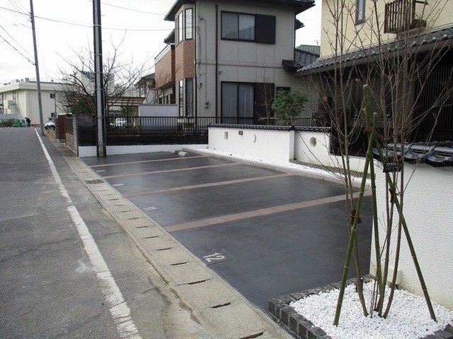 駐車場　敷地内駐車場